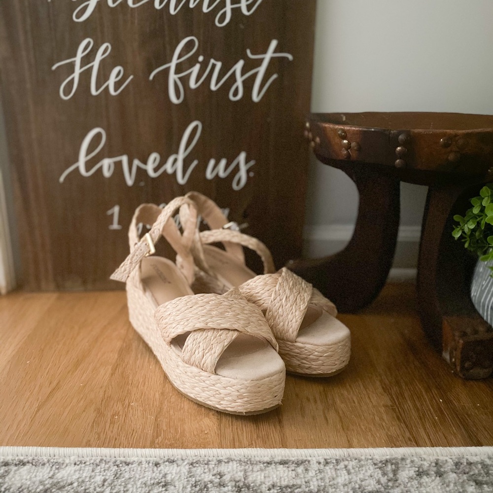 Brand New Shoe Dazzle Wedges